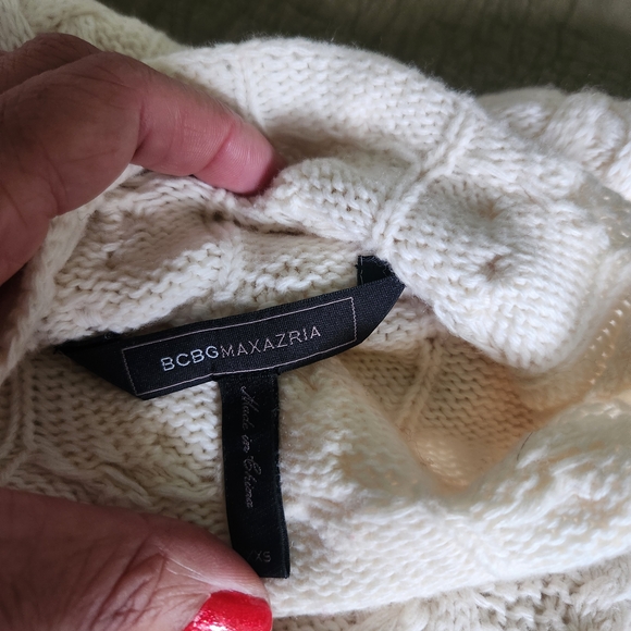 BCBG MAXAZRIA turtle neck white cable knit top - Picture 11 of 16